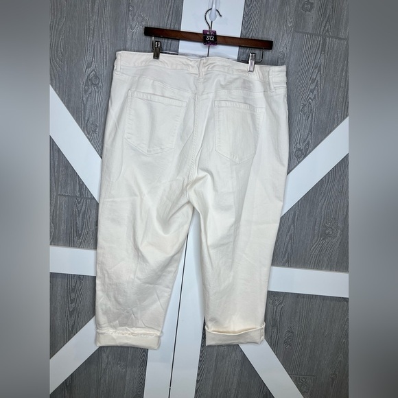 312. NEW Plus Size EVRI™ Fit Solutions Denim Capris Ivory 20W - Picture 2 of 7